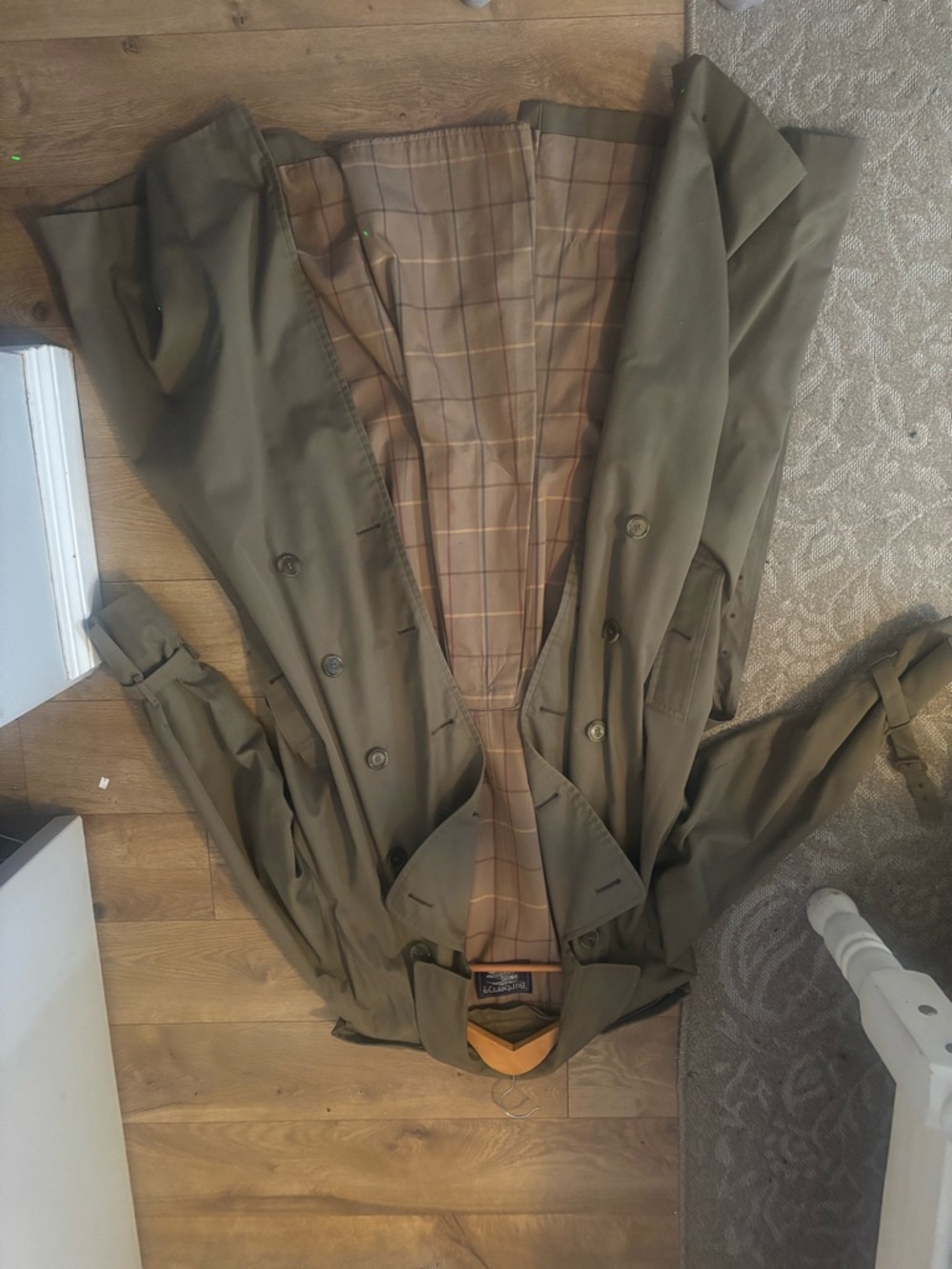 Burberry Olive Green Trench Coat - Picture 3 of 6